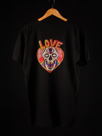 Camiseta "LOVE" - Preta